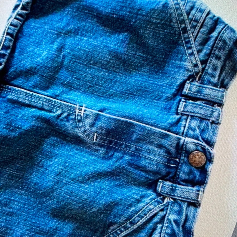Charming denim skirt